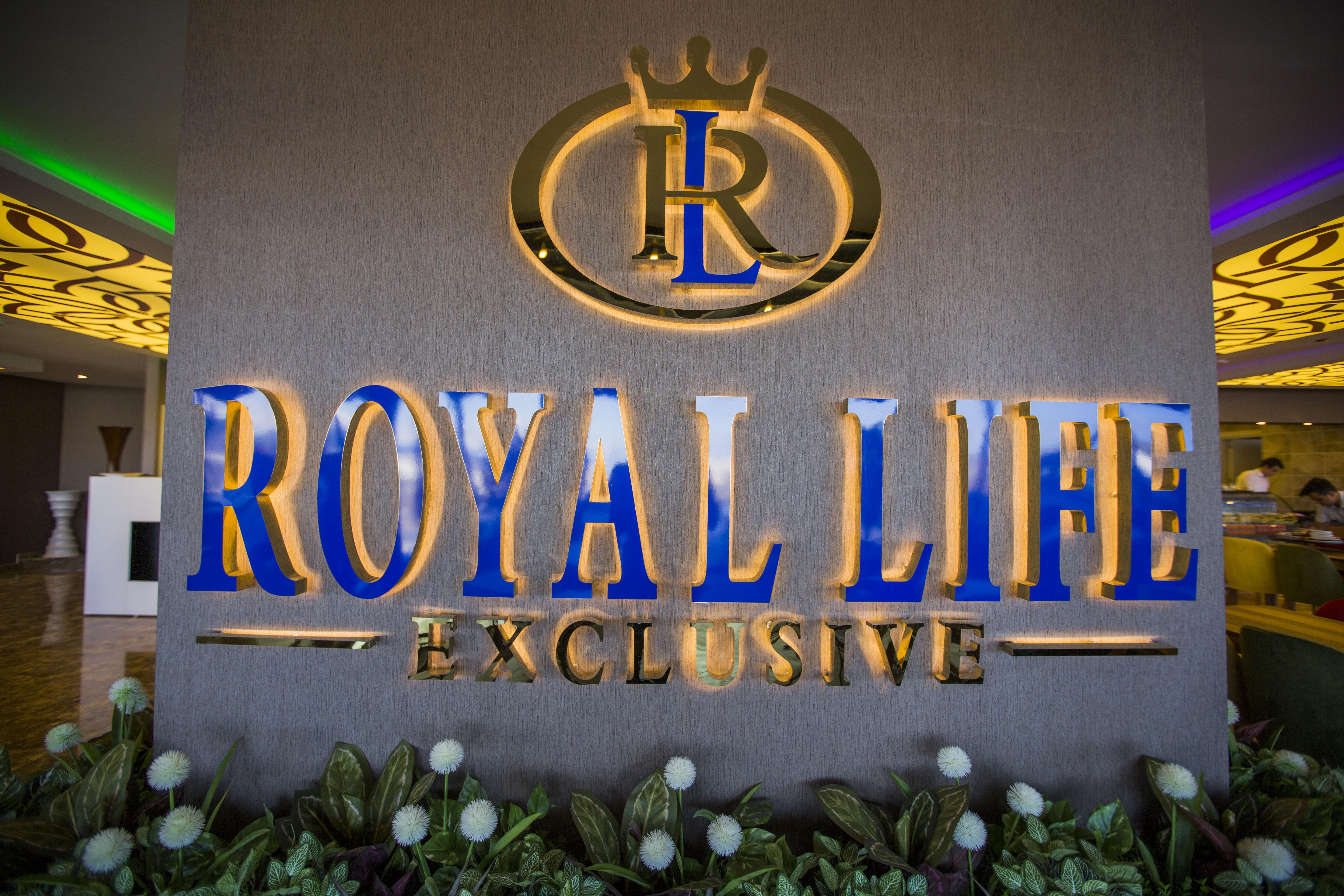 Royal Life Exclusive מלון